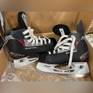 Easton Youth Ice Skates / Hockey Skates, size 4 skates (shoe size 5.5)